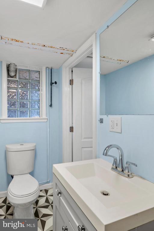 Building Photo - 2061 E Belvedere Ave