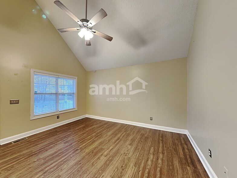 Building Photo - 1009 Loch Lomond Cir