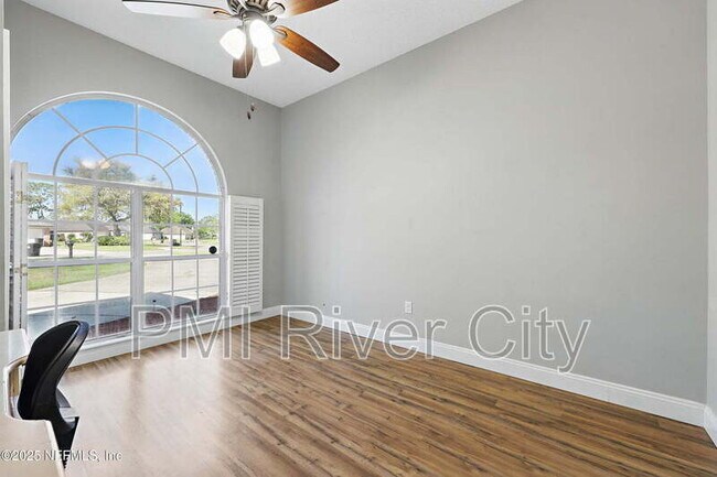 Building Photo - 2320 Locustwood Ct