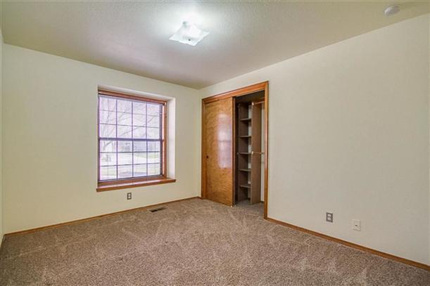 Building Photo - Charming Single Level Home with Open Floor...