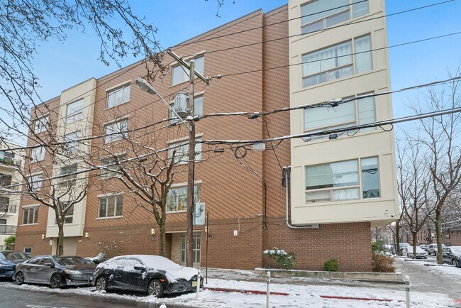 Building Photo - 635 6th St