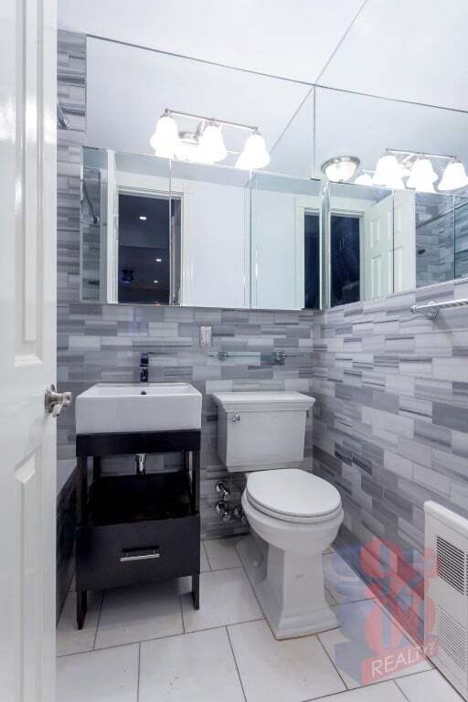 Building Photo - 95 Perry St