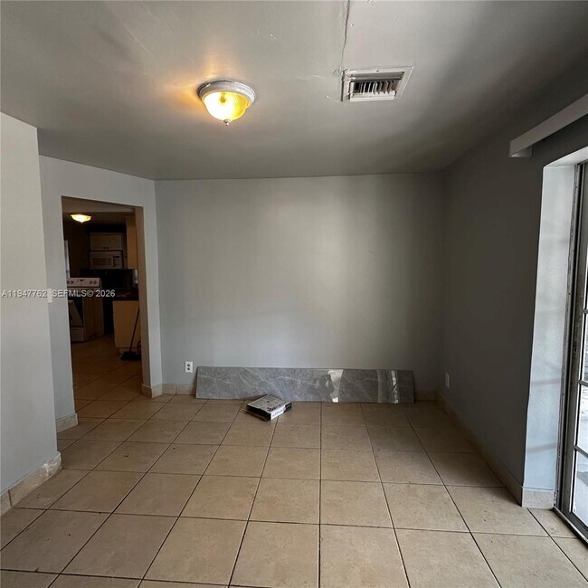 Building Photo - 732 Moffett St