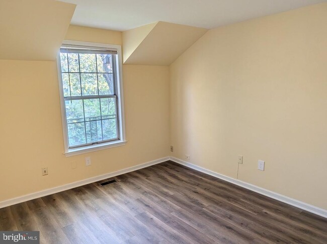 Building Photo - 14449 Gringsby Ct