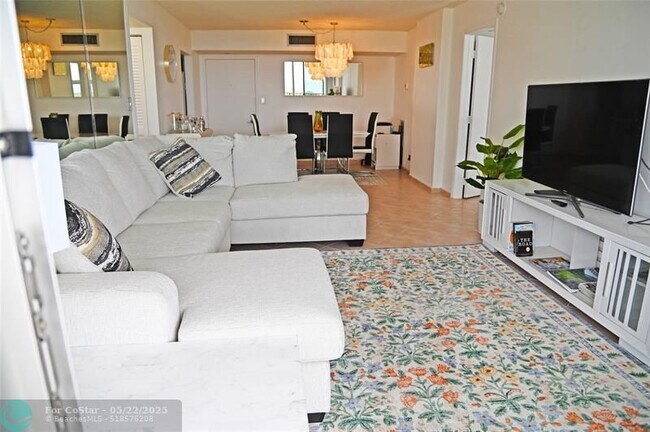 Building Photo - 525 N Ocean Blvd