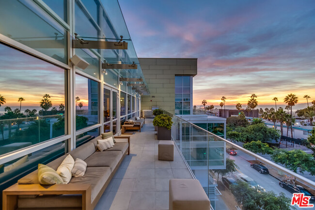 Building Photo - 1705 Ocean Ave