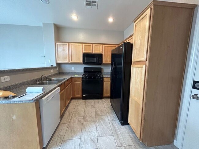 Building Photo - A Beautiful Town Home around the Spring Valley Area.