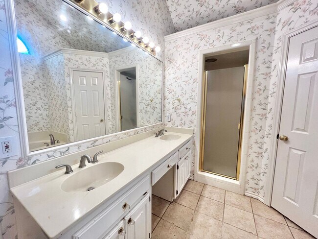 Building Photo - Beautiful Desoto Tx Home