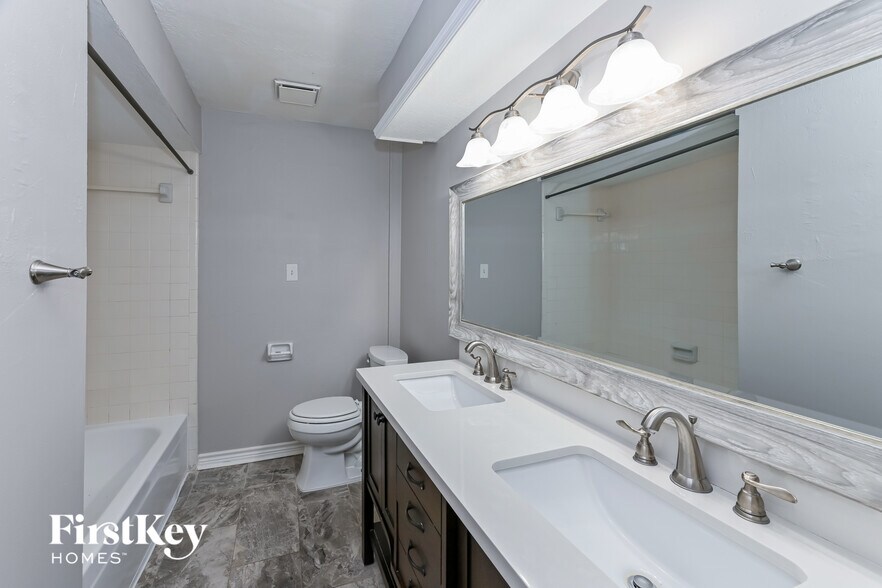 Building Photo - 11907 Cedarcliff Dr