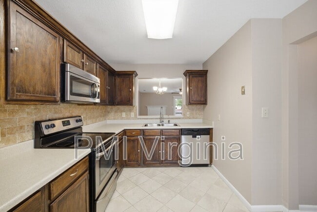 Building Photo - 5140 Glenwood Way