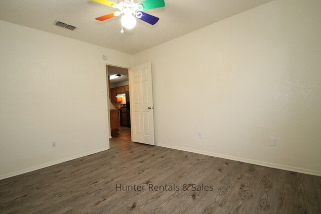 Building Photo - 2008 Continental Dr