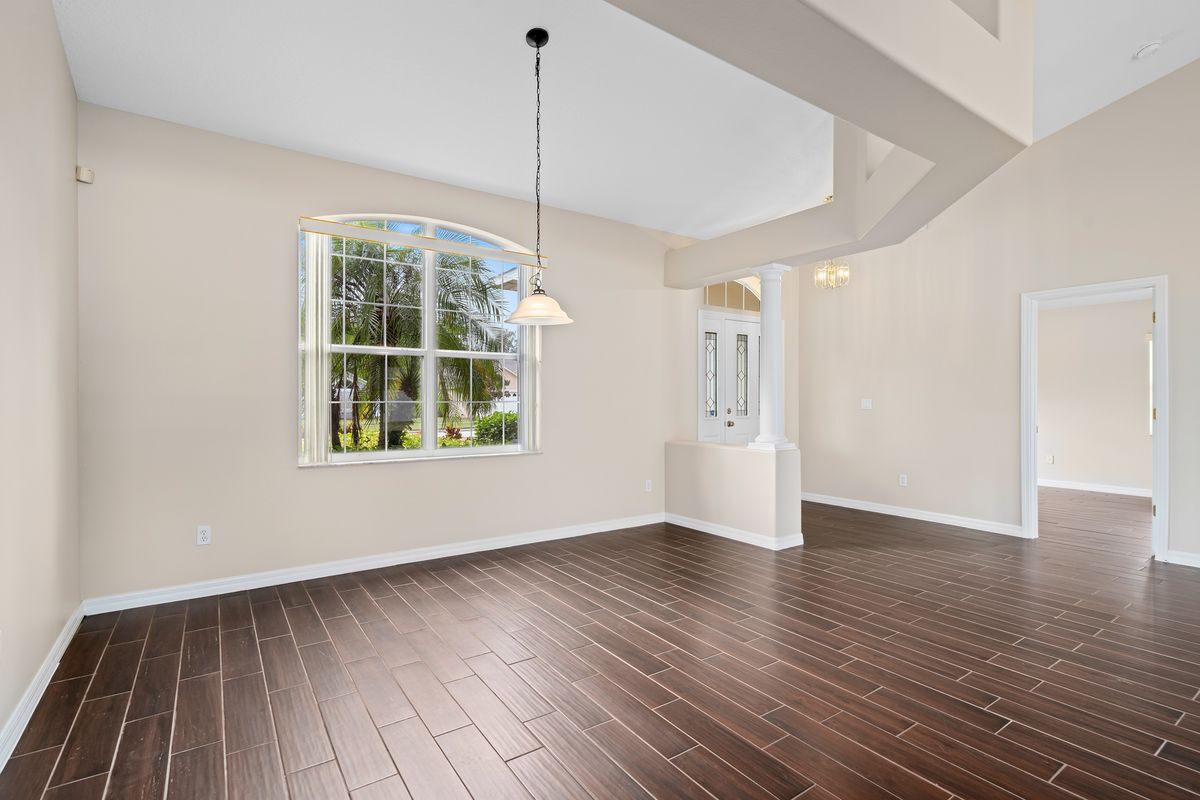 Building Photo - 1056 Princeton Dr