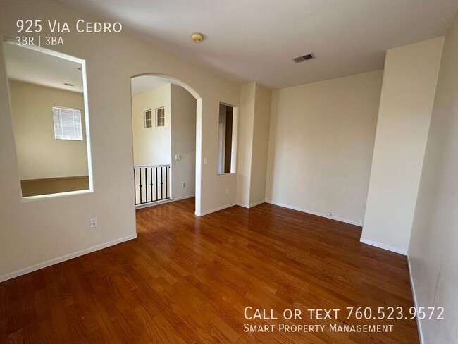 Building Photo - Beautiful Chula Vista 3bed+1 Loft, 2.5 bat...