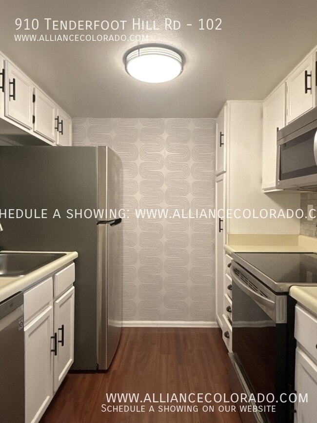 Building Photo - 910 Tenderfoot Hill Rd