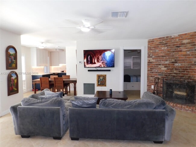 Building Photo - 108 NE 30th St