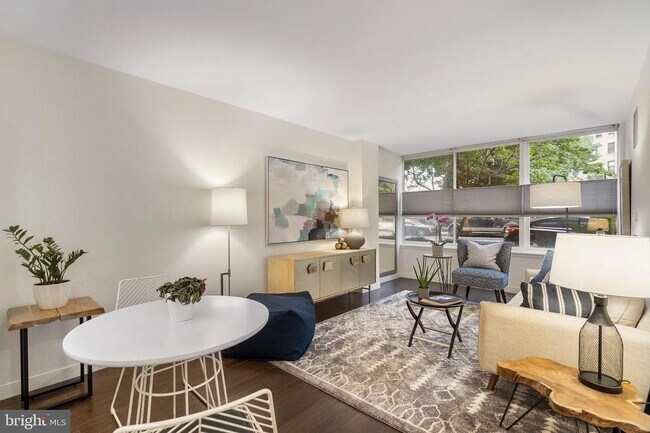 Building Photo - 1301 20th St NW