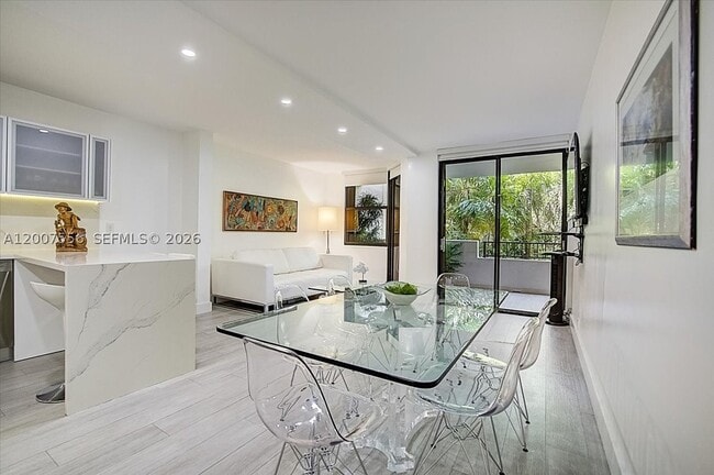 Building Photo - 276 Crandon Blvd