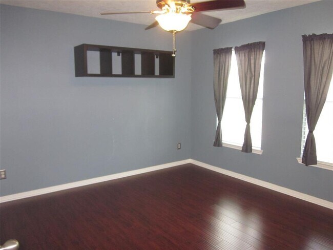 Building Photo - 8406 Oak Villa Ct