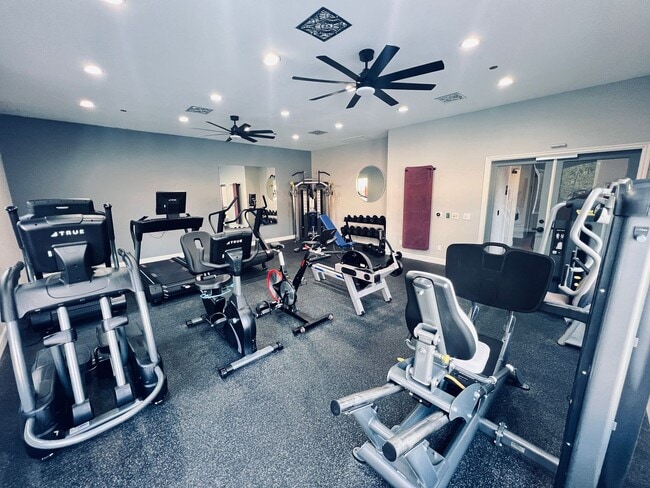 Building Photo - One bedroom one bathroom Carmel Point condo