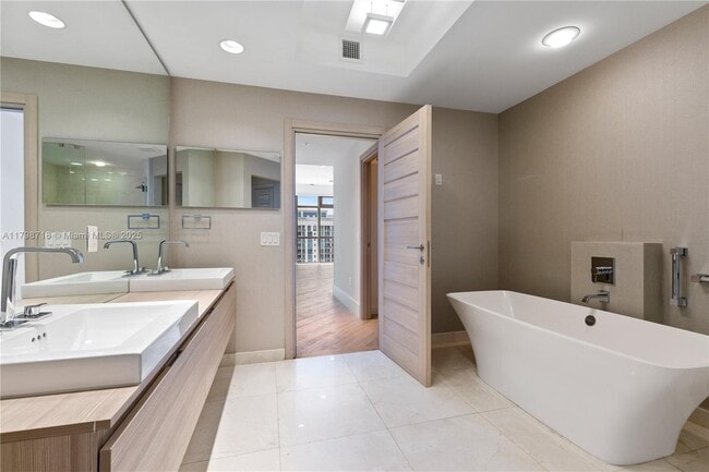 Building Photo - 17301 Biscayne Blvd