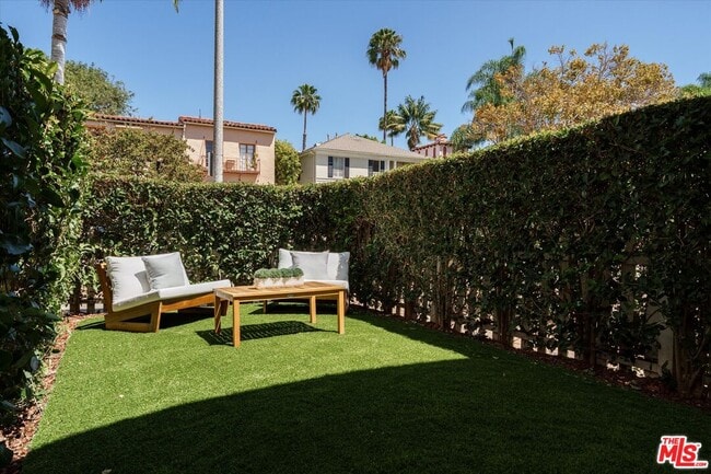 Building Photo - 215 S Poinsettia Pl