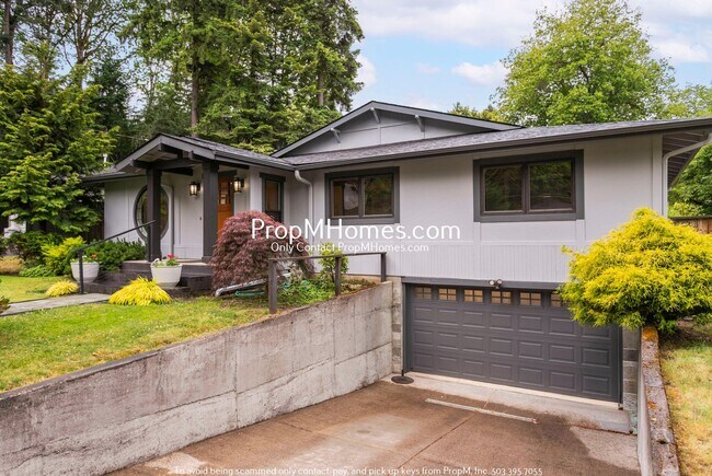 Building Photo - Unique Luxury Three Bedroom Home in Hallinan!