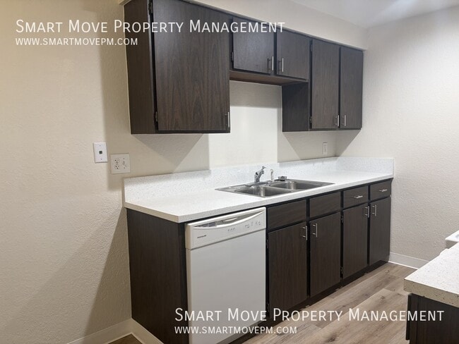 Building Photo - 2561 Targee-