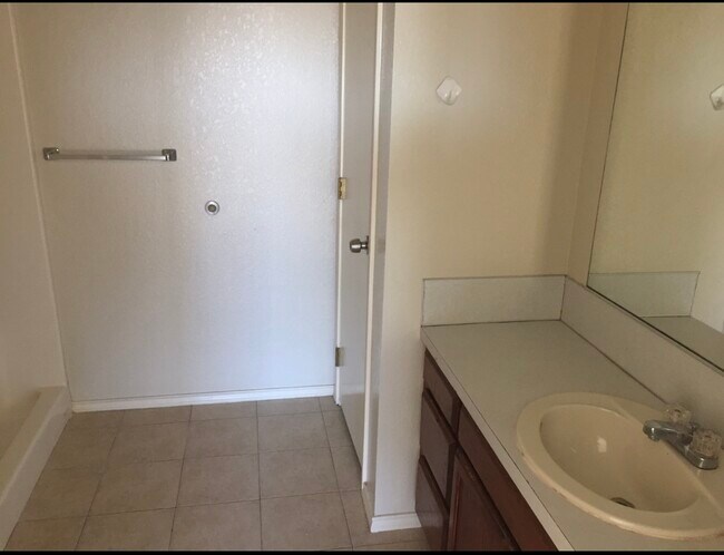 Building Photo - 141 Las Palmas St