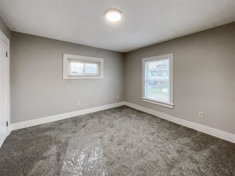 Building Photo - 196 N Burgess Ave