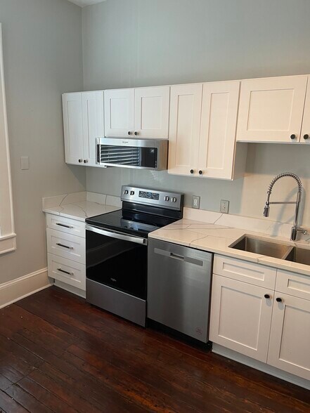 Building Photo - 152 Price St