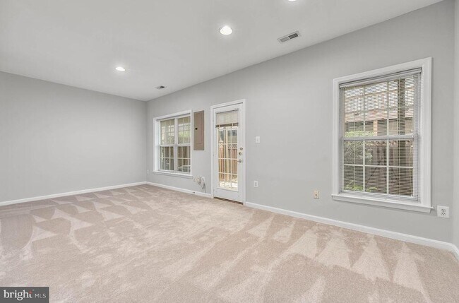 Building Photo - 8105 Quinn Terrace