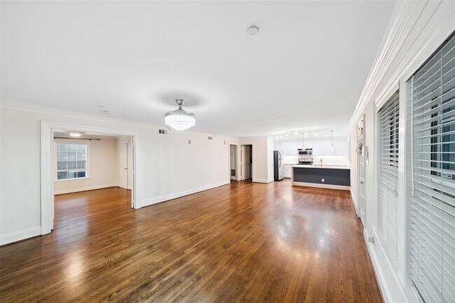 Building Photo - 1621 Heights Blvd