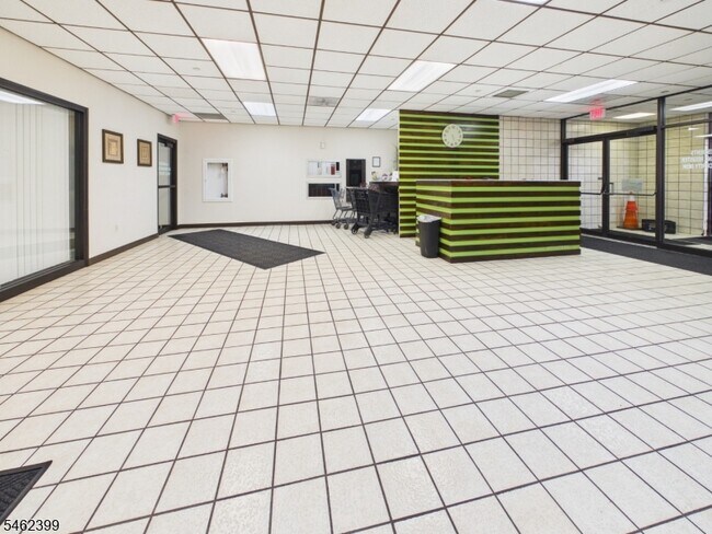 Building Photo - 10 N Wood Ave