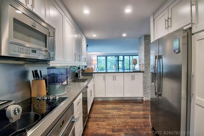 Building Photo - 2735 Polo Island Dr