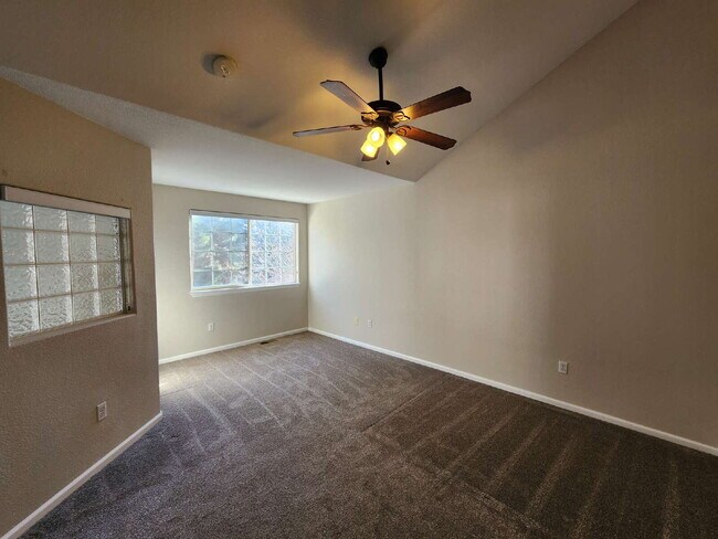 Building Photo - Spacious Two-Suite Townhome With Garage, Fireplace And Community Pool
