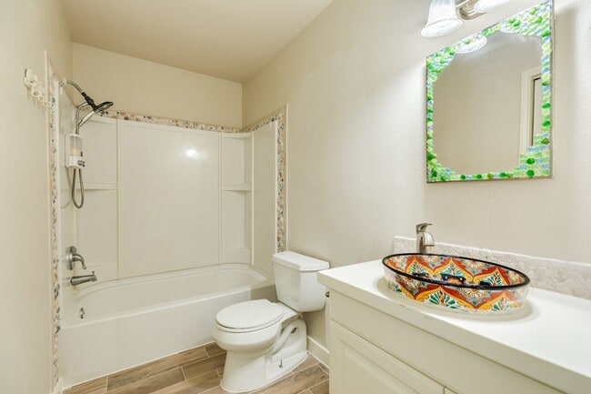 Building Photo - 805 Seashell Dr