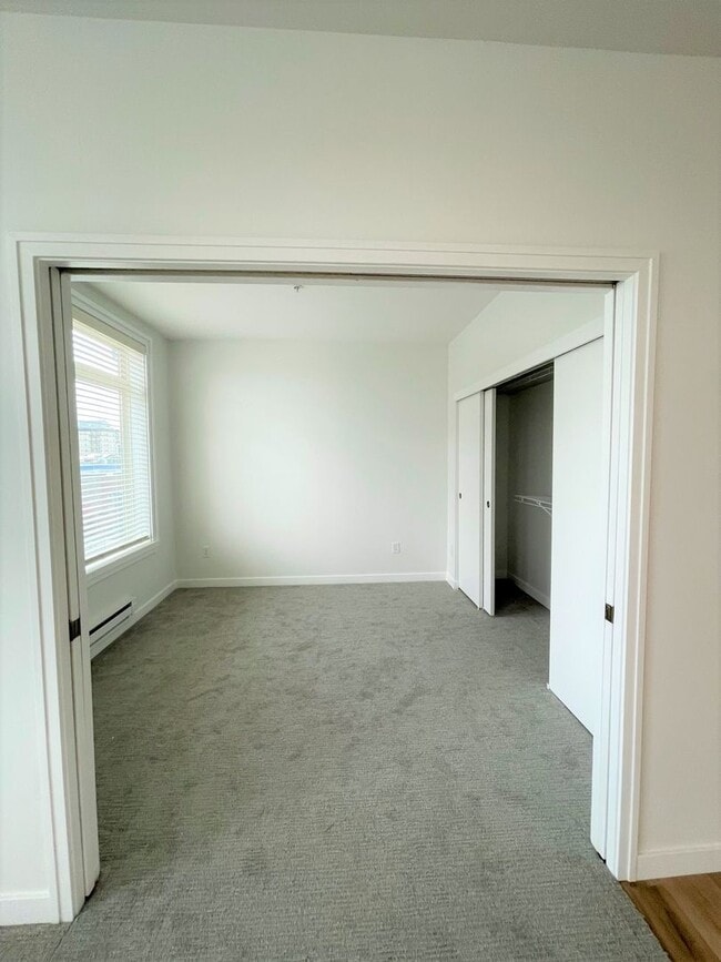 Building Photo - 2bd/1.75ba Seattle Condo