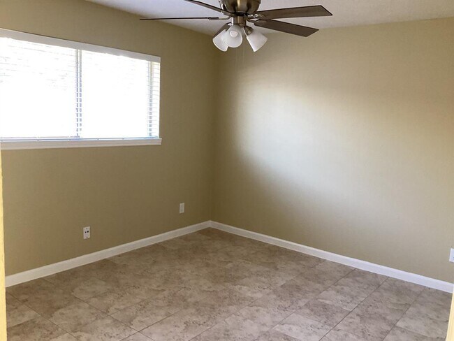 Building Photo - 6360 Crestside Dr