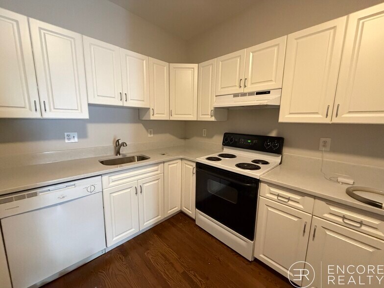 Building Photo - 15 Stearns Rd