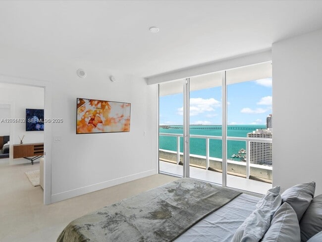 Building Photo - 495 Brickell Ave