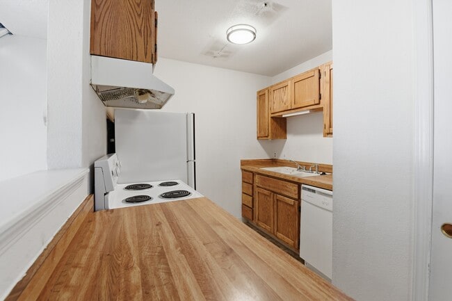 Building Photo - 5041 Garrison St