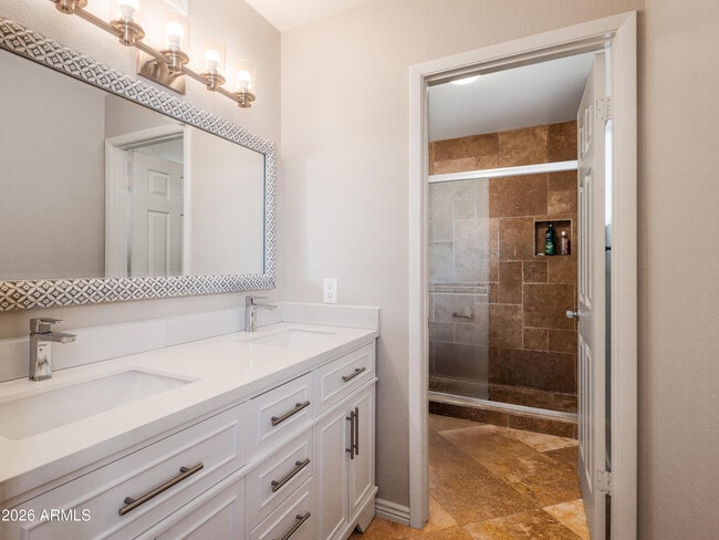 Building Photo - 4916 E Pershing Ave