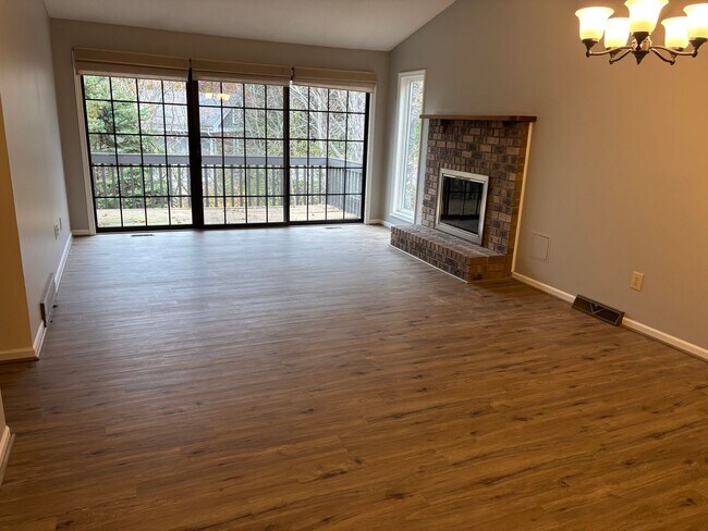 Building Photo - 1399 Suncrest Dr NE