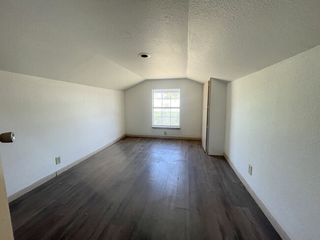 Building Photo - 2120 Canyon Dr