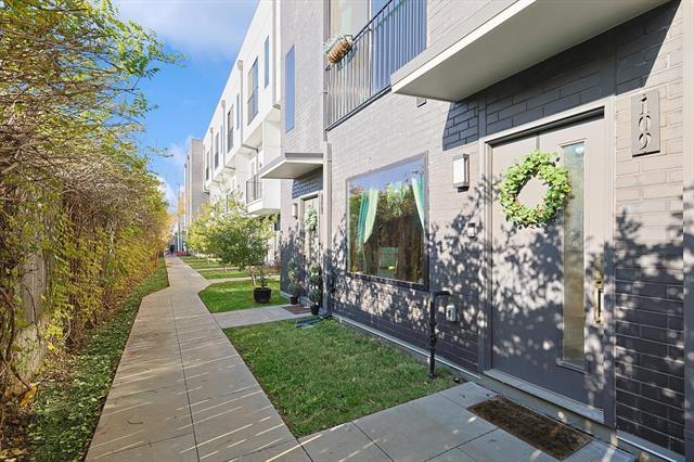 Building Photo - 4640 Munger Ave