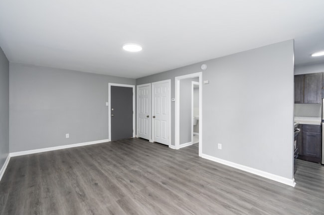 Interior Photo - Penn Lee Court