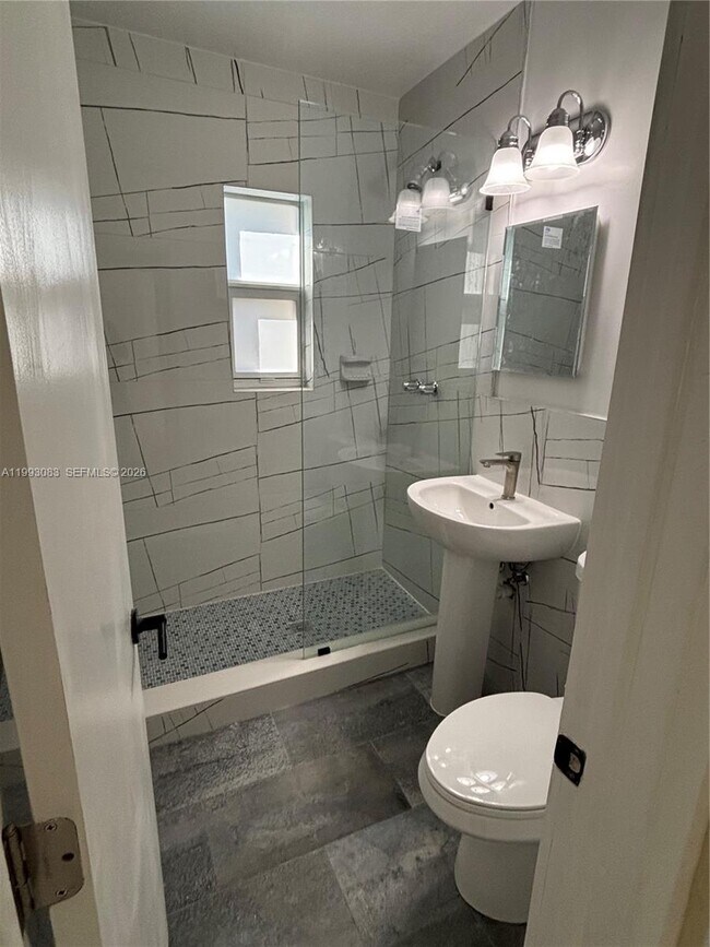 Building Photo - 8530 Crespi Blvd