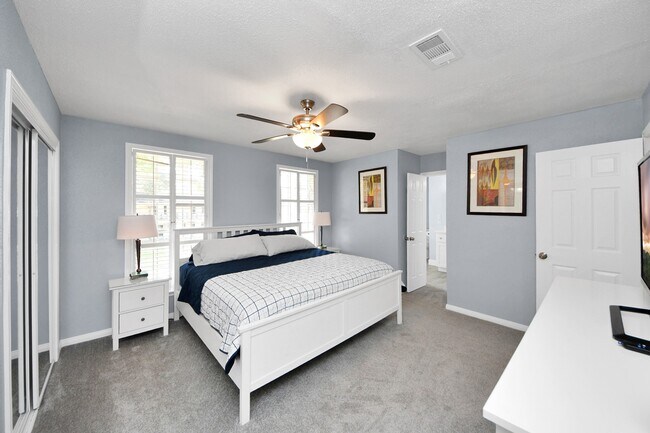 Building Photo - 5810 Wanakah Dr