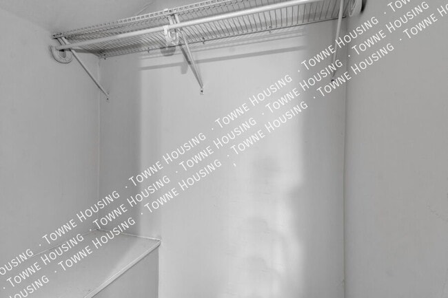 Building Photo - 105 Mariner St