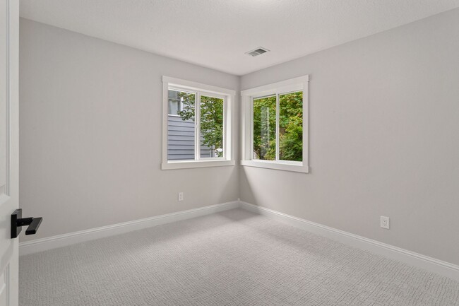 Building Photo - Remodeled 5 Bedroom House in Beaverton!